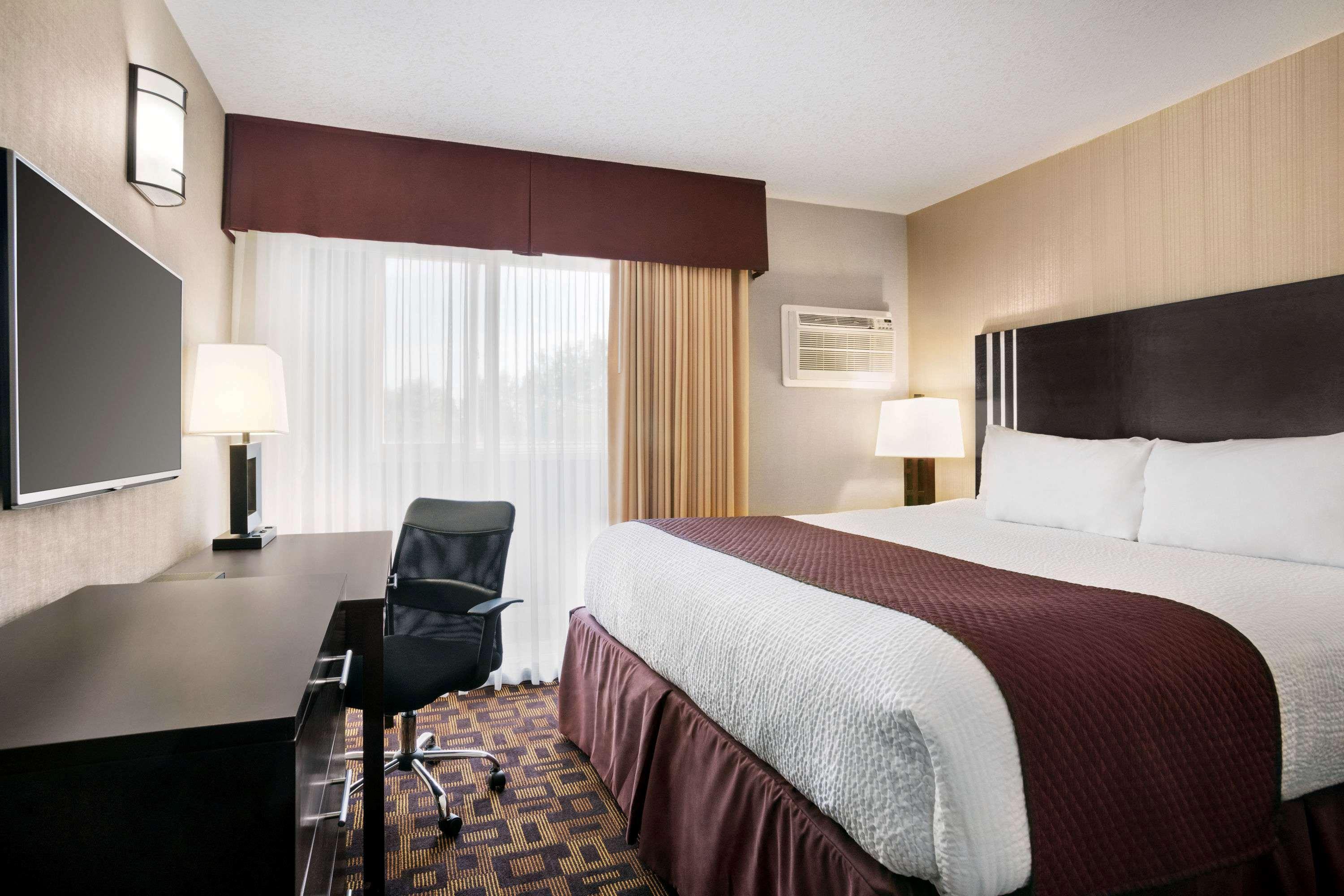 Days Inn By Wyndham Sylvan Lake Exterior photo