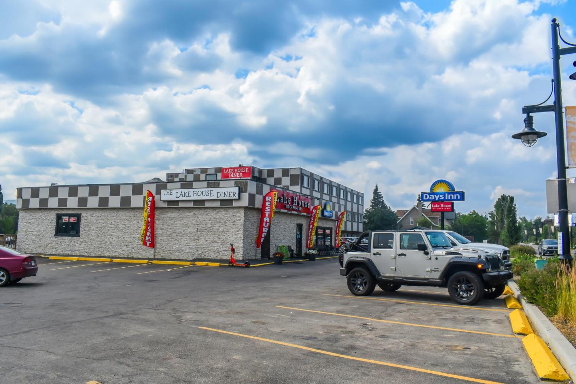 Days Inn By Wyndham Sylvan Lake Exterior photo