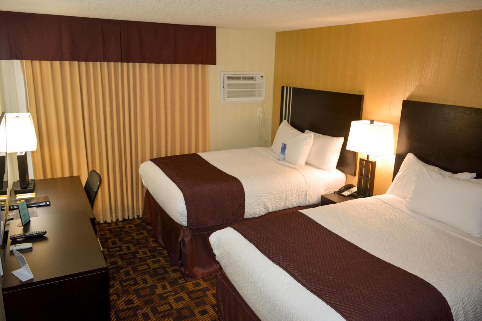 Days Inn By Wyndham Sylvan Lake Exterior photo