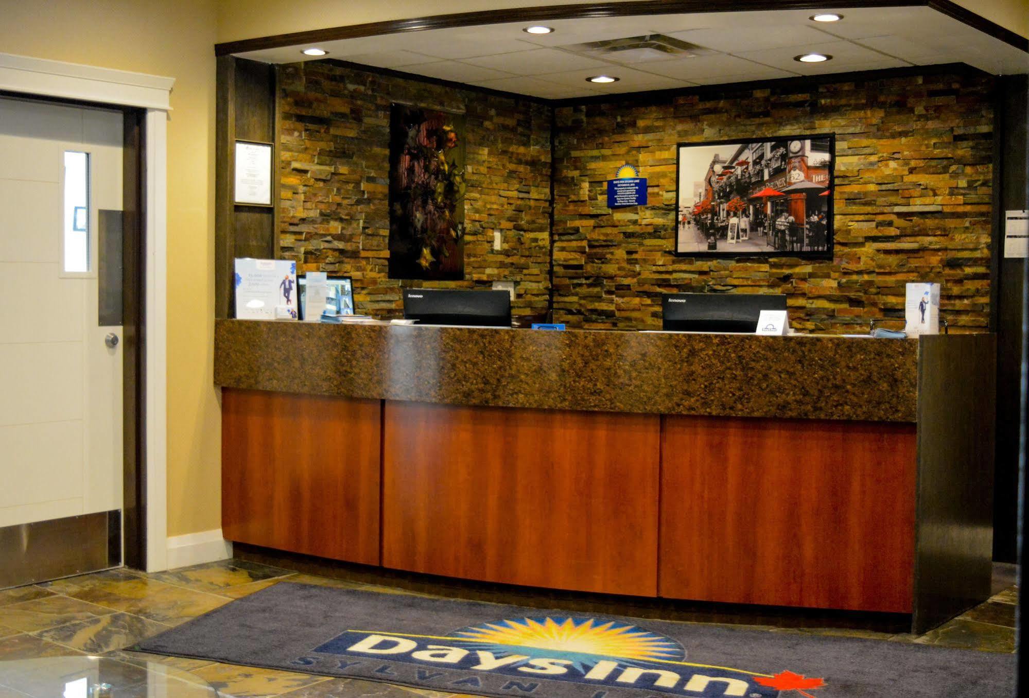 Days Inn By Wyndham Sylvan Lake Exterior photo
